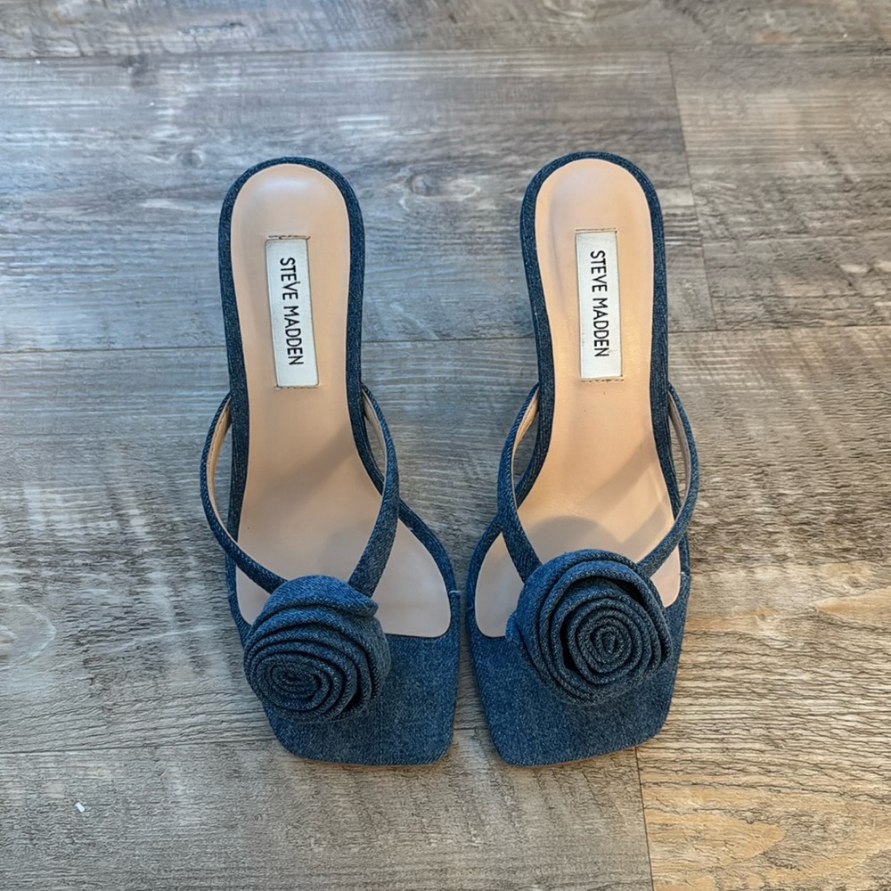 NEW - Steve Madden denim flower shoe, size 7.5